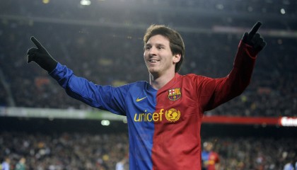 九游官网首页-中场休息观察：球队调整策略的秘密，球员中场休息都在干嘛